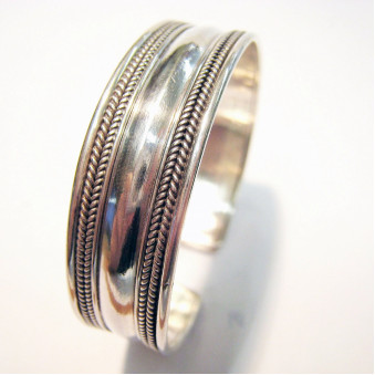 BR-01 bangle polished with pattern