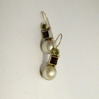 Earrings pearl with 2 quadr. stones